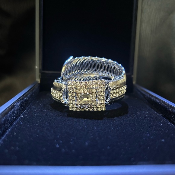 Luxury Crystal Statement Bracelet – Elegant Silver-Tone Stretch Cuff - Picture 6 of 8